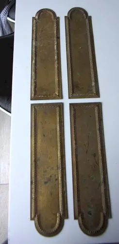 lot 4 plaques proprete anciennes laiton repoussé style Louis XVI frise perles