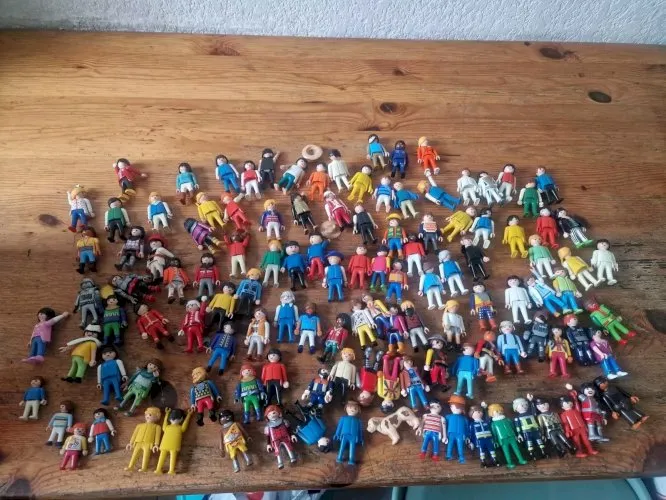 lot de 116 personnages Playmobil ref 1 - FFF