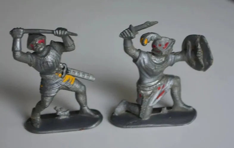 lot de 2 figurines soldats moyen age chevalier w.germany