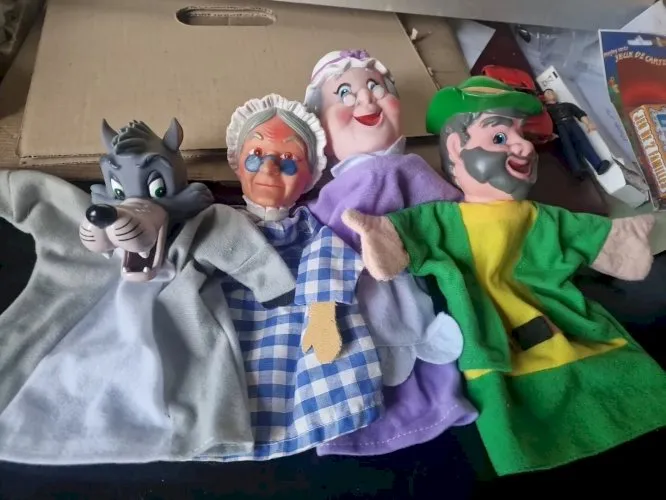 LOT DE 4 MARIONNETTES A MAIN