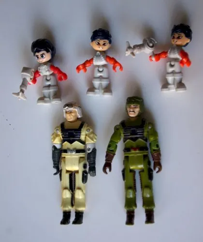 lot de figurines articulees diverses a identifier