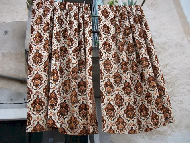 Paire de rideaux en velours vers 1950