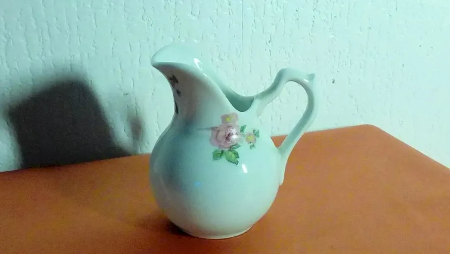 PETIT BROC DE TOILETTE DINETTE POUPEE EN PORCELAINE DES TUILERIES DECOR EXCLUSIF