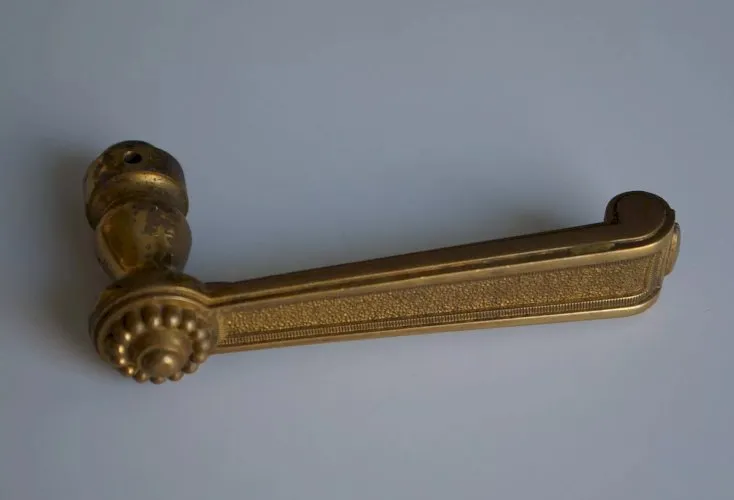 poignee de porte bequille en bronze massif dore