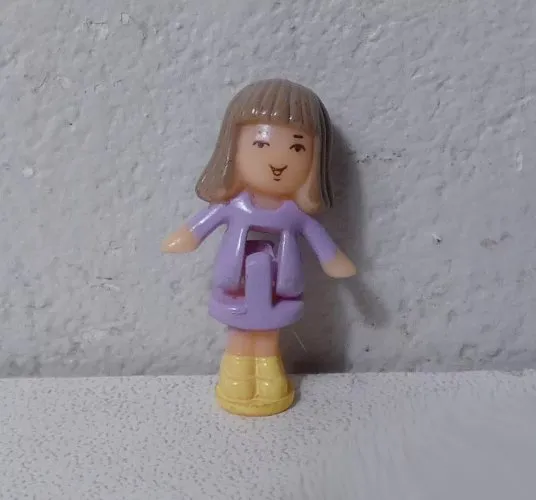 Polly Pocket Toy Shop 1993 : la poupée .