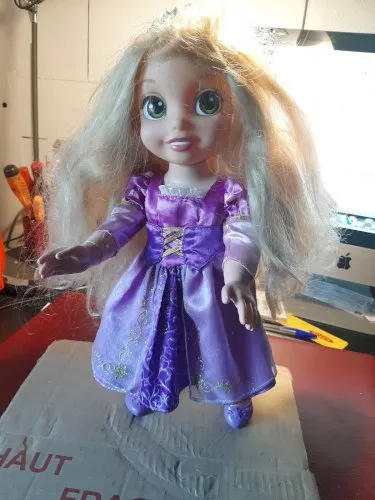 poupée articulée walt disney 38 cm avec ses chaussures