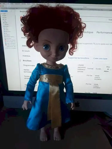 poupee Disney - 40 cm env