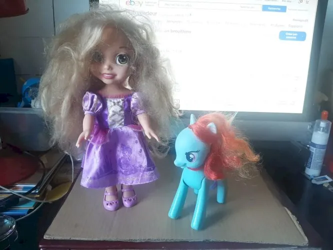 poupee disney et petit poney parlant
