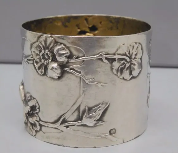 -ROND DE SERVIETTE ART NOUVEAU décor de fleurs Poinçon MINERVE 41,68 g  D