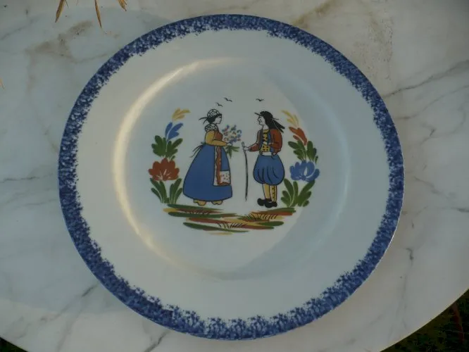 **série de 12 assiettes plates IKEA ** diamètre 27 cm. désing by Susan Pryke