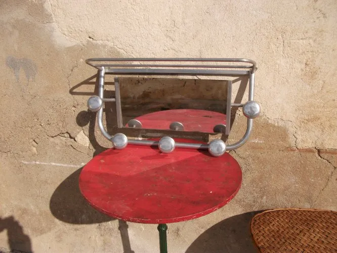 Vestiaire mural à cinq patères vintage.