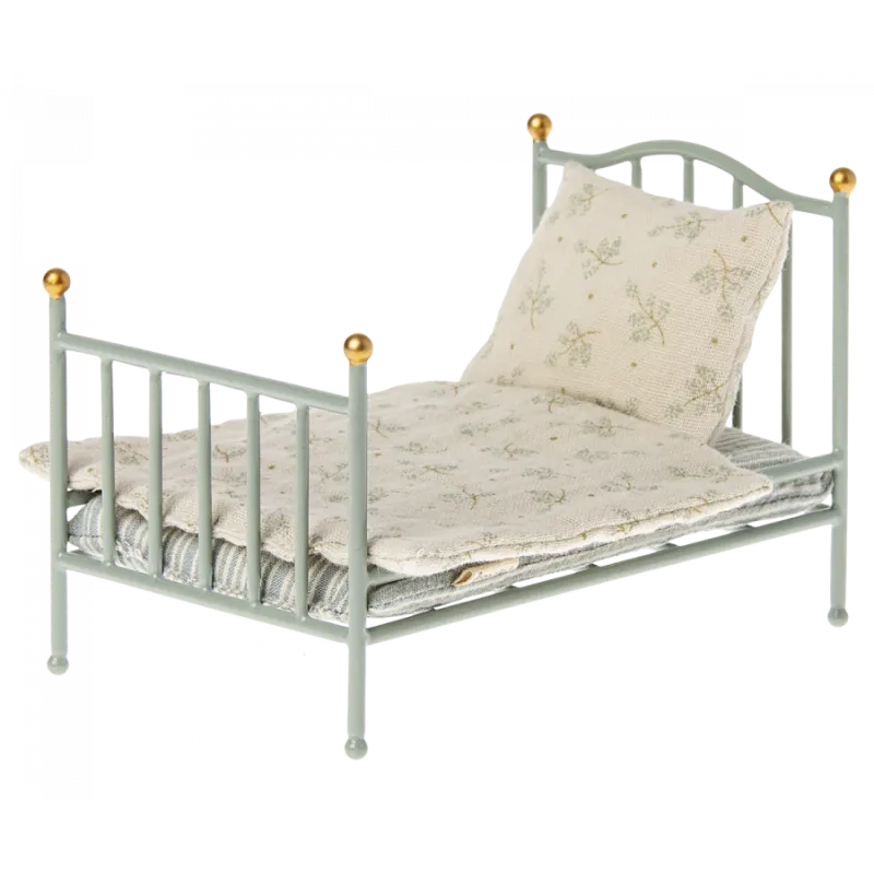 vintage bed mouse maileg mint