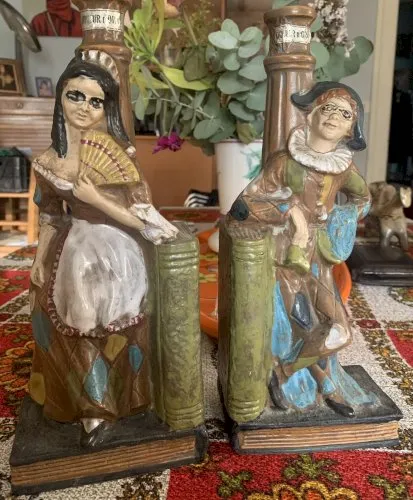 Vintage paire de serre livres céramique Arlequin et Colombine bouteille Garnier