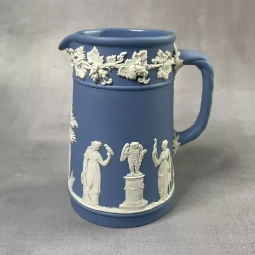 WEDGWOOD Jasperware bleu blanc petit pichet / pot à lait / pitcher Haut.~11cm